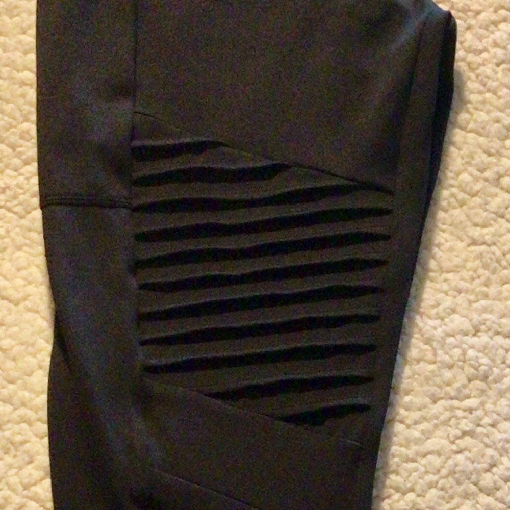 CVg black moto capri